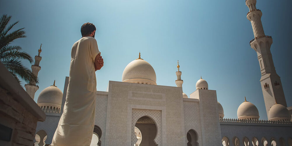man-stand-infront-of-masjid