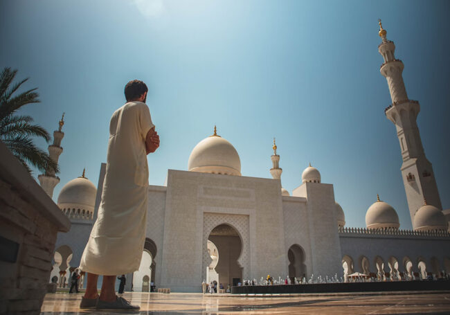 man-stand-infront-of-masjid